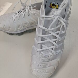 Nike Air VaporMax Plus in White and Platinum